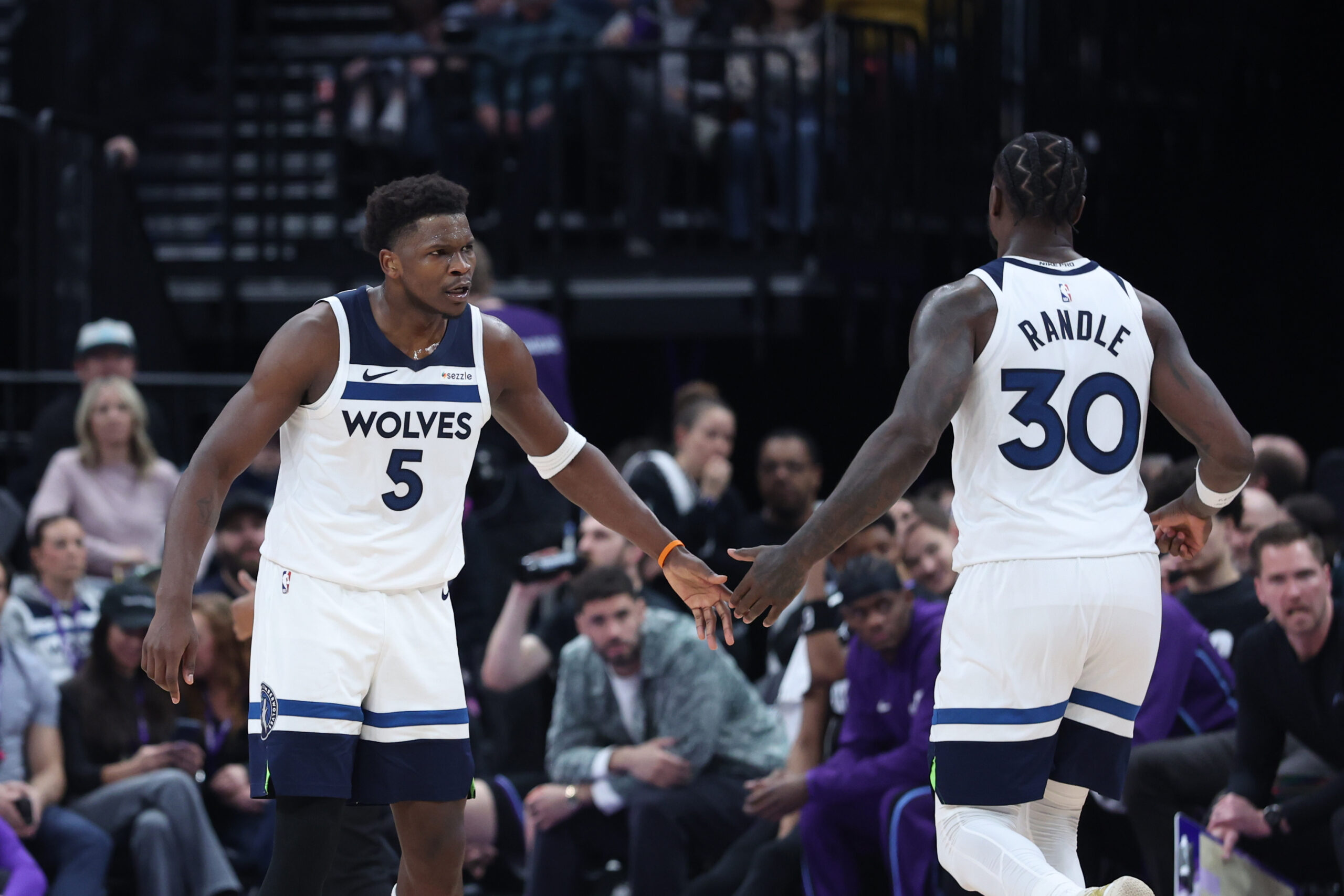 NBA前瞻：勇士森林狼焦点战，爱德华兹库里波杰姆斯基球员数据深度解析