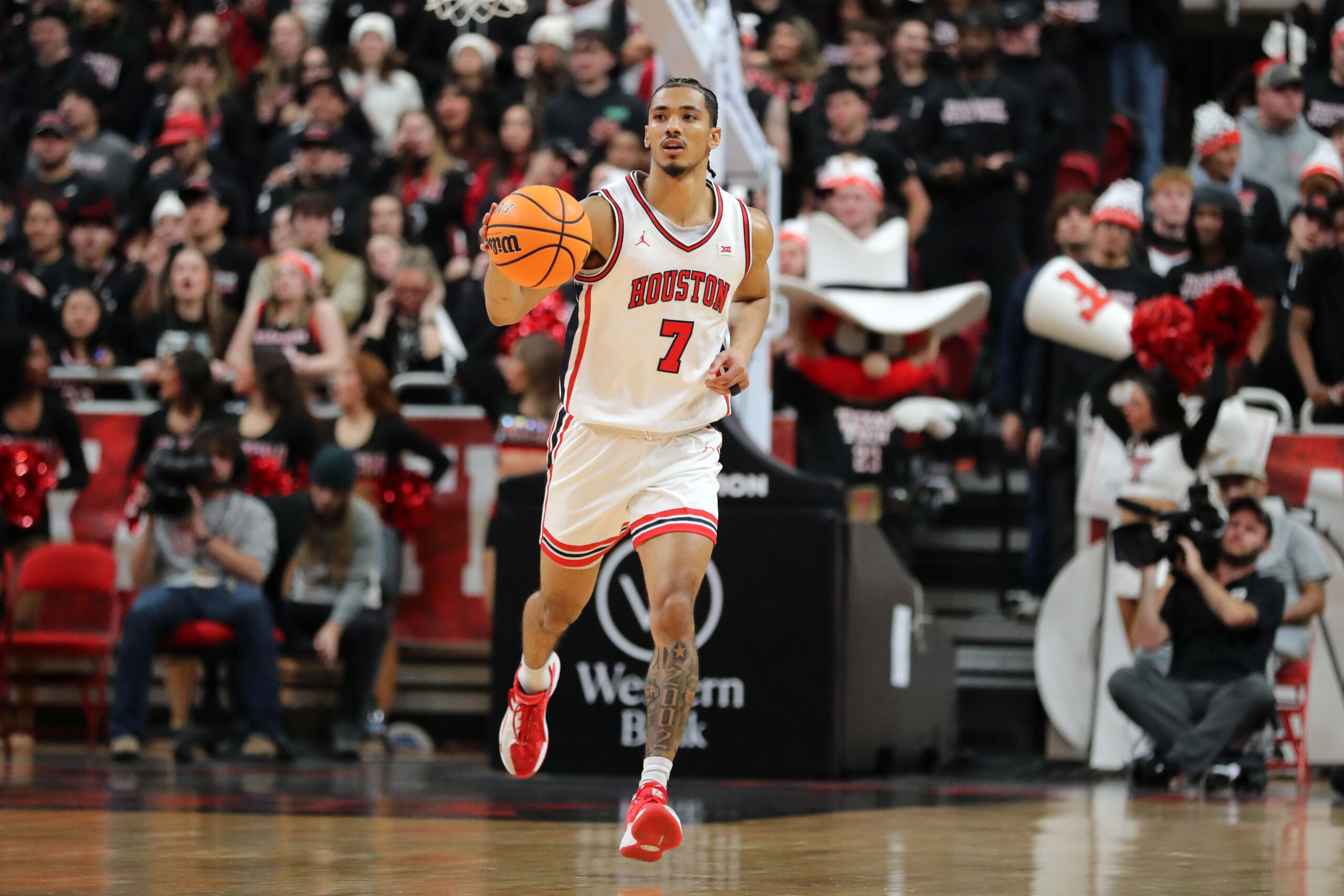 NCAA焦点战：休斯顿大学能否客场强势反弹？