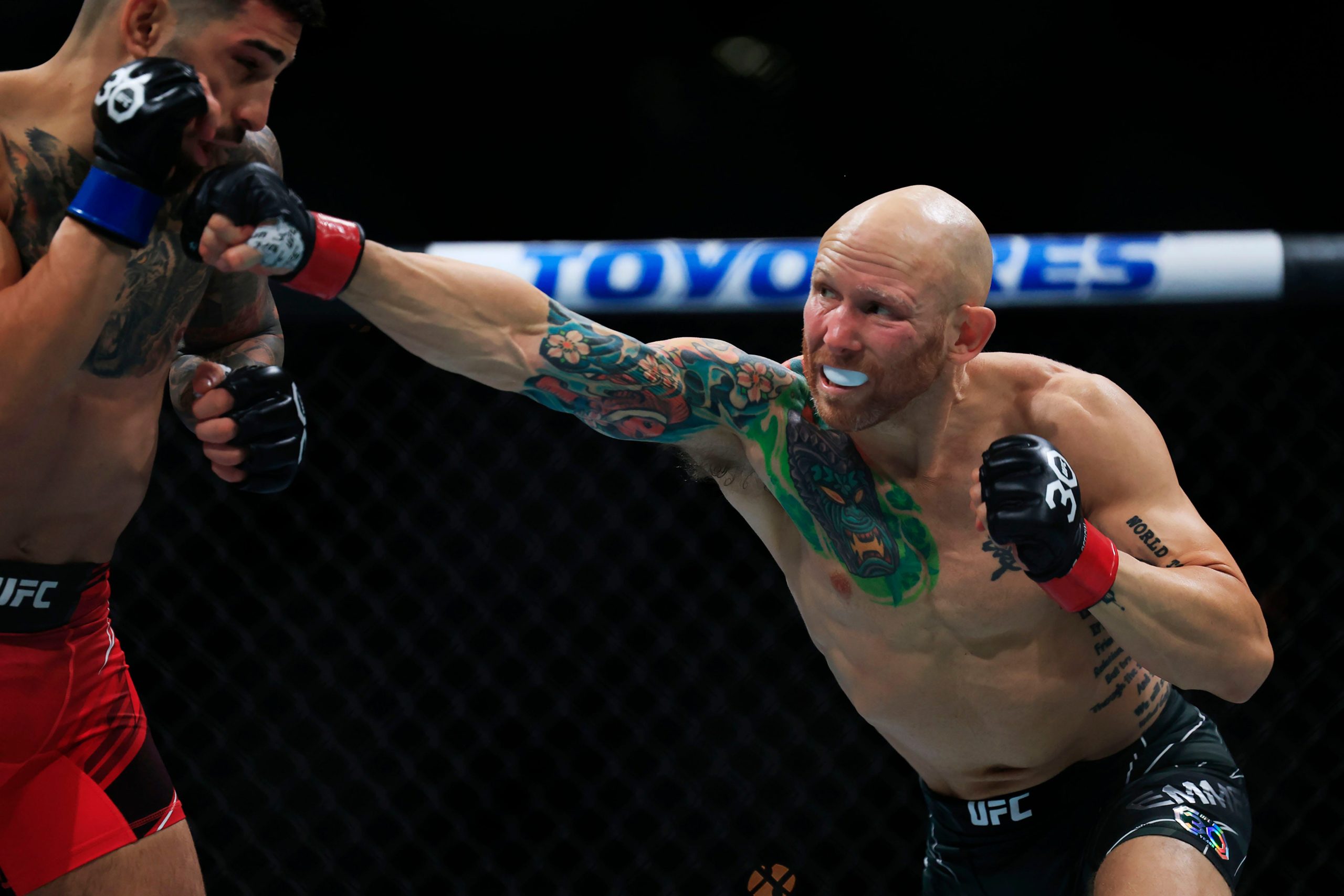 UFC Vegas 114：老将埃米特能否爆冷，瓦列霍斯强势来袭？