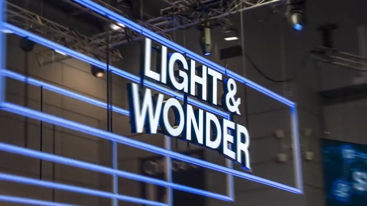 惠誉上调Light & Wonder展望：债务削减与业务增长双轮驱动