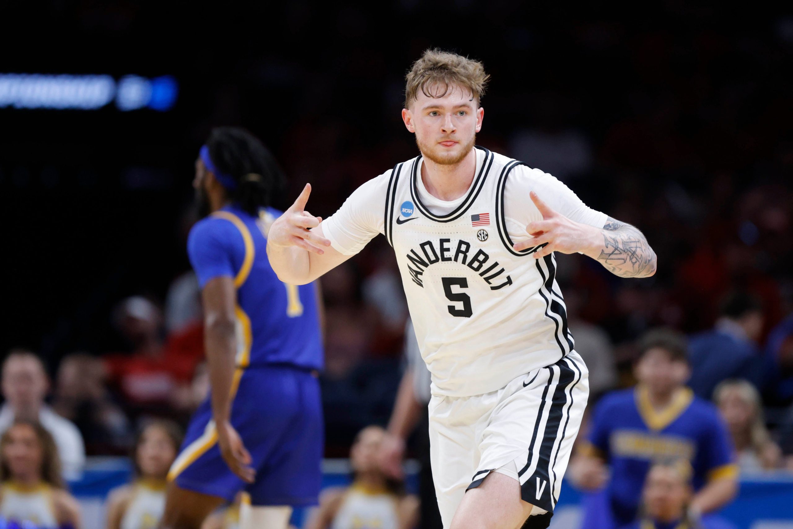 NCAA锦标赛第二轮：范德堡vs内布拉斯加，黑马对决谁能晋级？