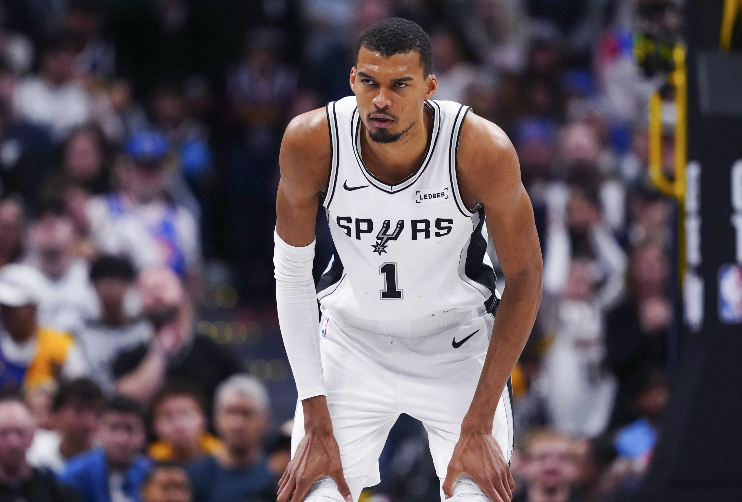 NBA西部半决赛G1：马刺vs森林狼前瞻，爱德华兹缺阵下的投注机会