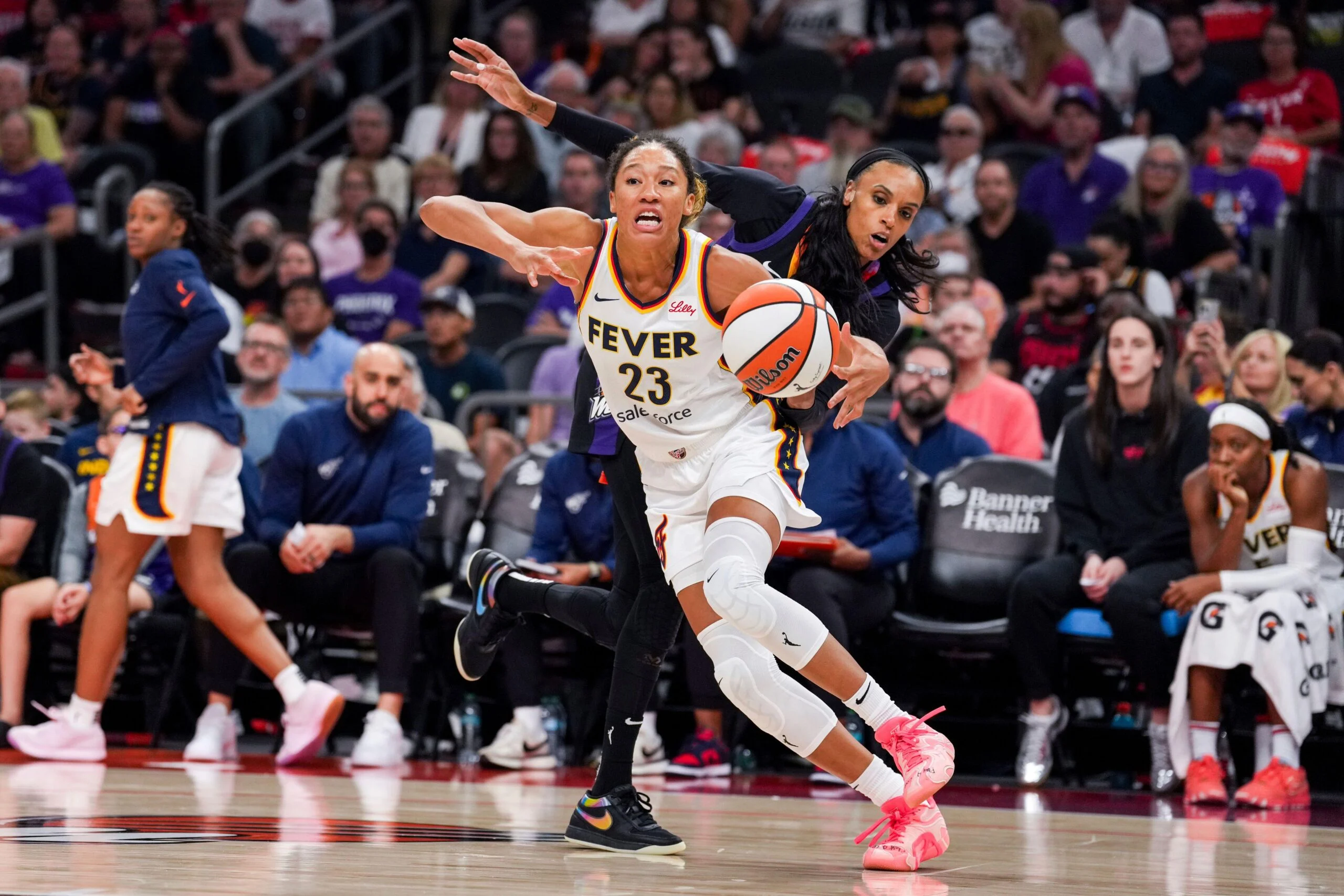 WNBA与NBA:谁才是真正的“硬汉”联盟?犯规数据揭示真相 WNBA与NBA:谁才是真正的“硬汉”联盟?犯规数据揭示真相