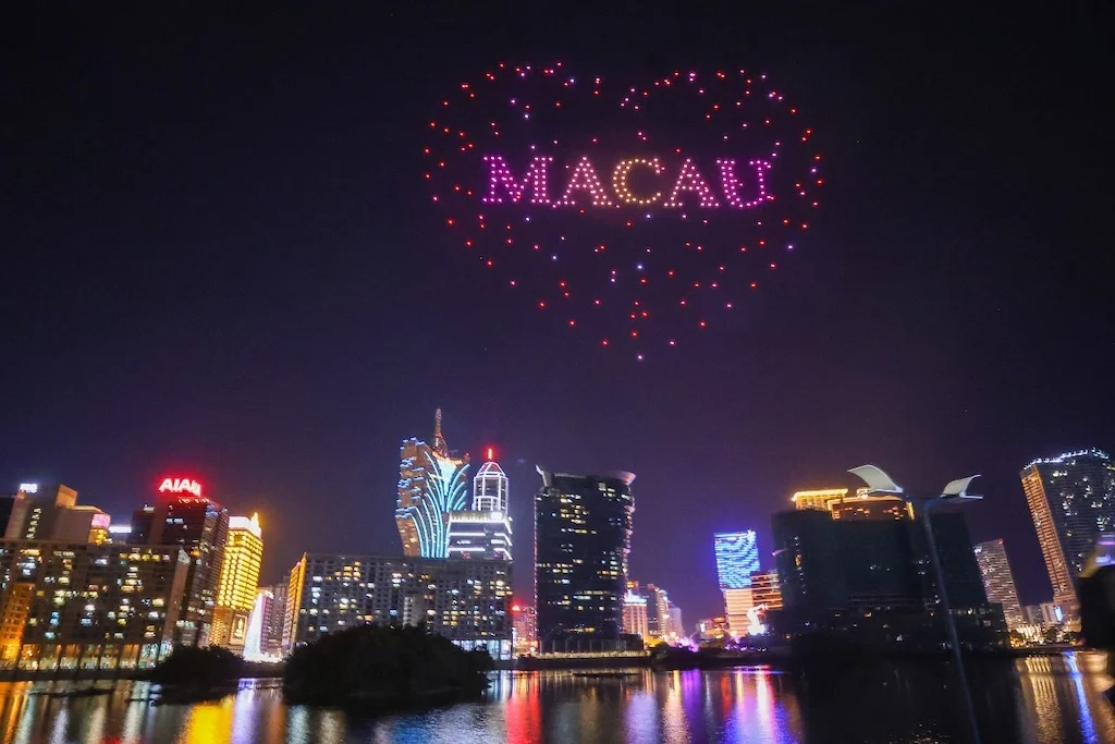 澳门国际烟花汇演重磅升级:无人机秀首秀,点燃秋日夜空 澳门国际烟花汇演重磅升级:无人机秀首秀,点燃秋日夜空