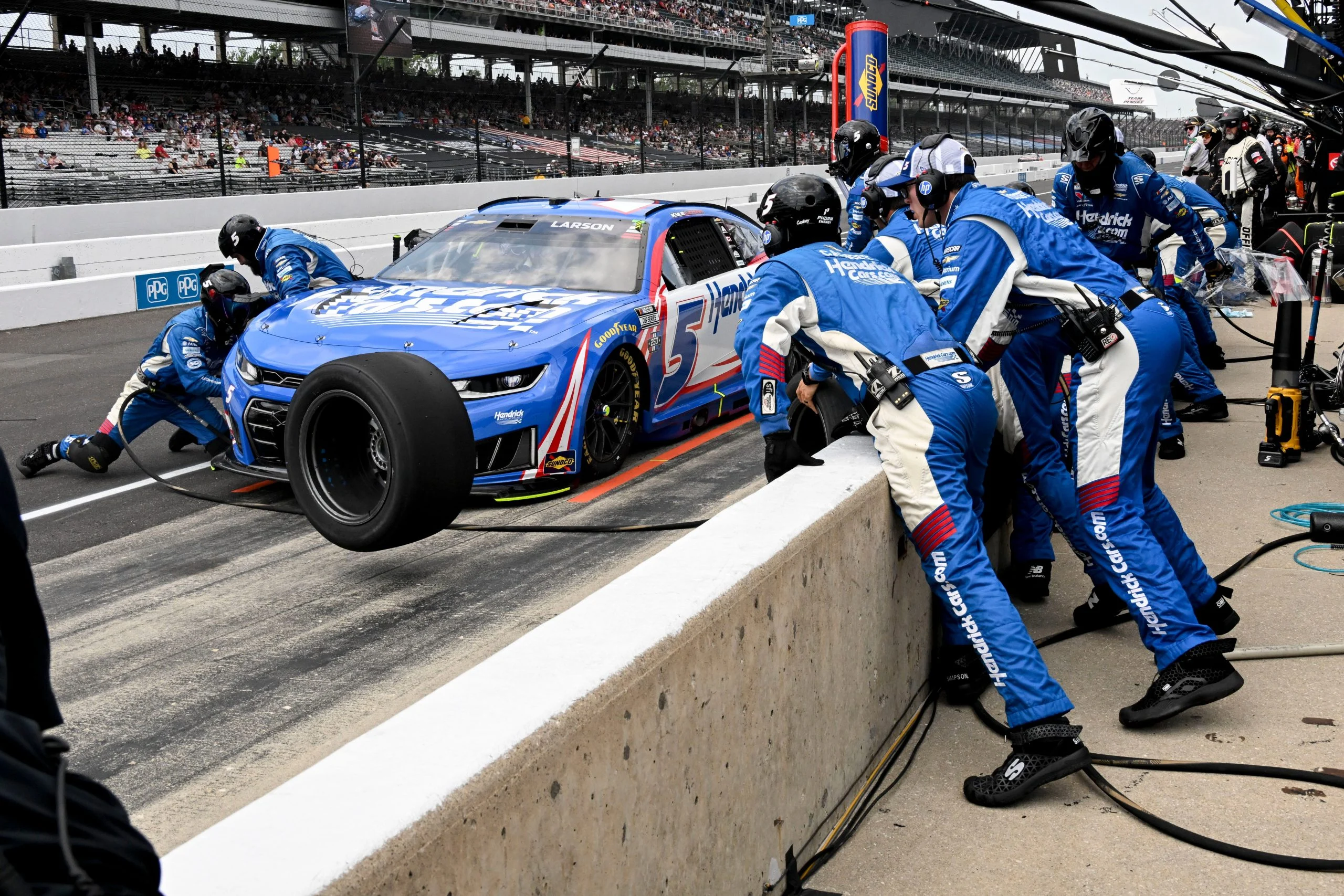 堪萨斯站NASCAR好莱坞赌场400:专家深度解析与投注机会 堪萨斯站NASCAR好莱坞赌场400:专家深度解析与投注机会