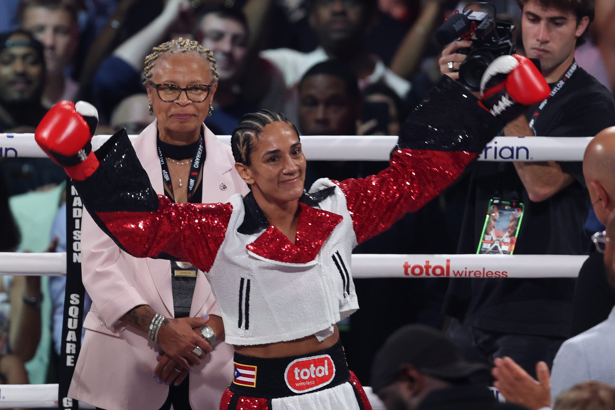 阿曼达·塞拉诺 vs 蕾娜·特莱兹：拳坛女王卫冕战，冷门预测揭秘