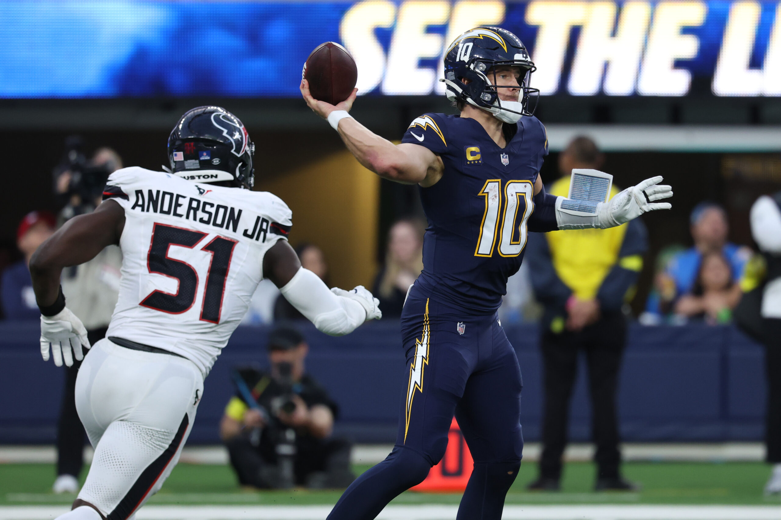 NFL季后赛外卡周末：四大球员数据揭秘，赔率陷阱等你来抓！