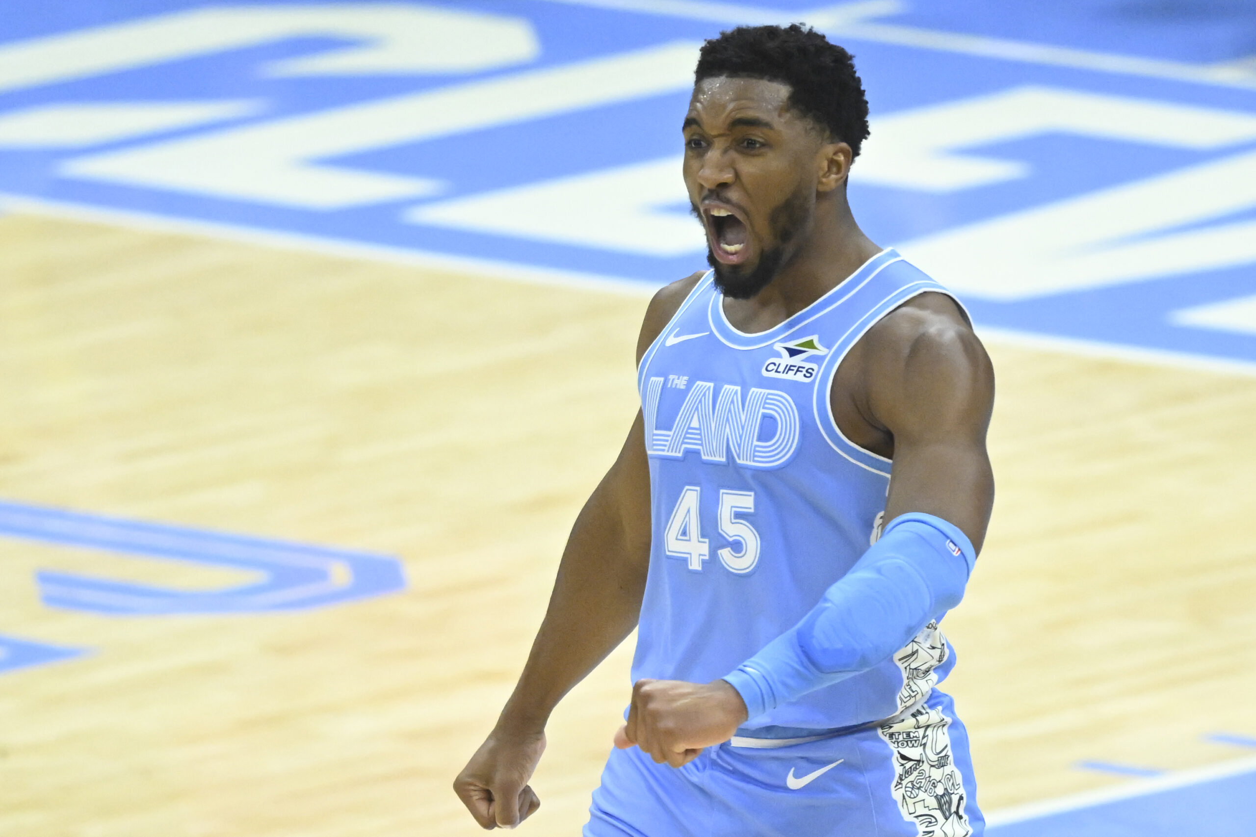 骑士VS爵士：米切尔战旧主，高分对决谁是赢家？