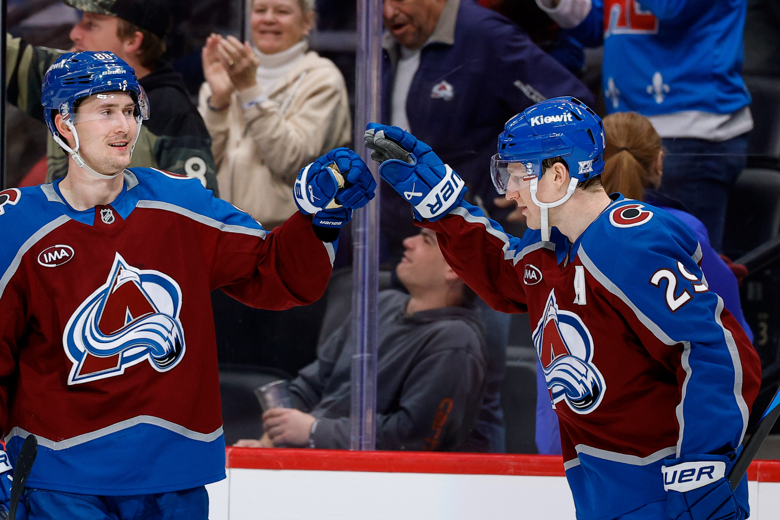 NHL前瞻：雪崩vs枫叶，冰球大战大球狂潮能否再现？