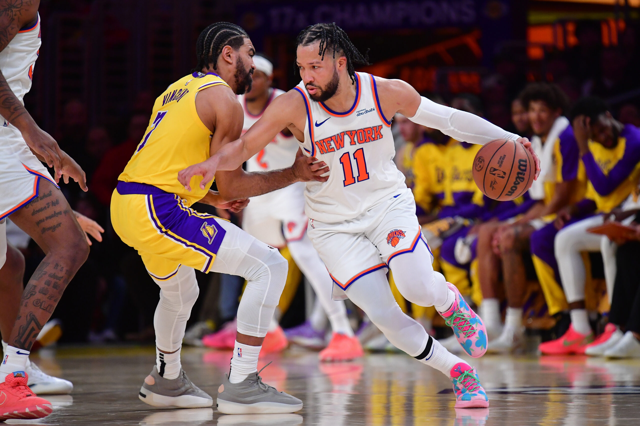 湖人VS尼克斯：纽约主场优势明显，深度解析投注策略