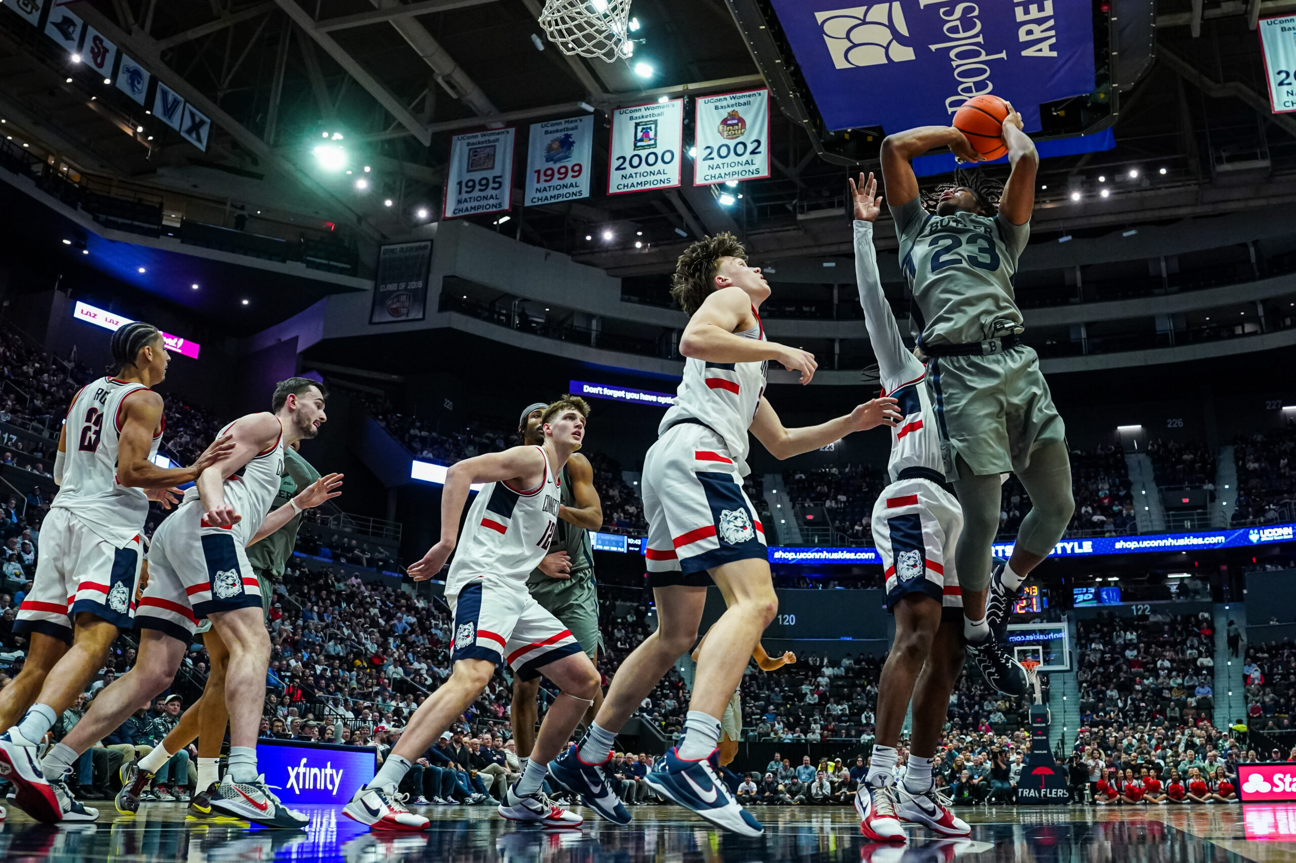 NCAA男篮：康涅狄格大学客场挑战巴特勒，能否轻松覆盖盘口？