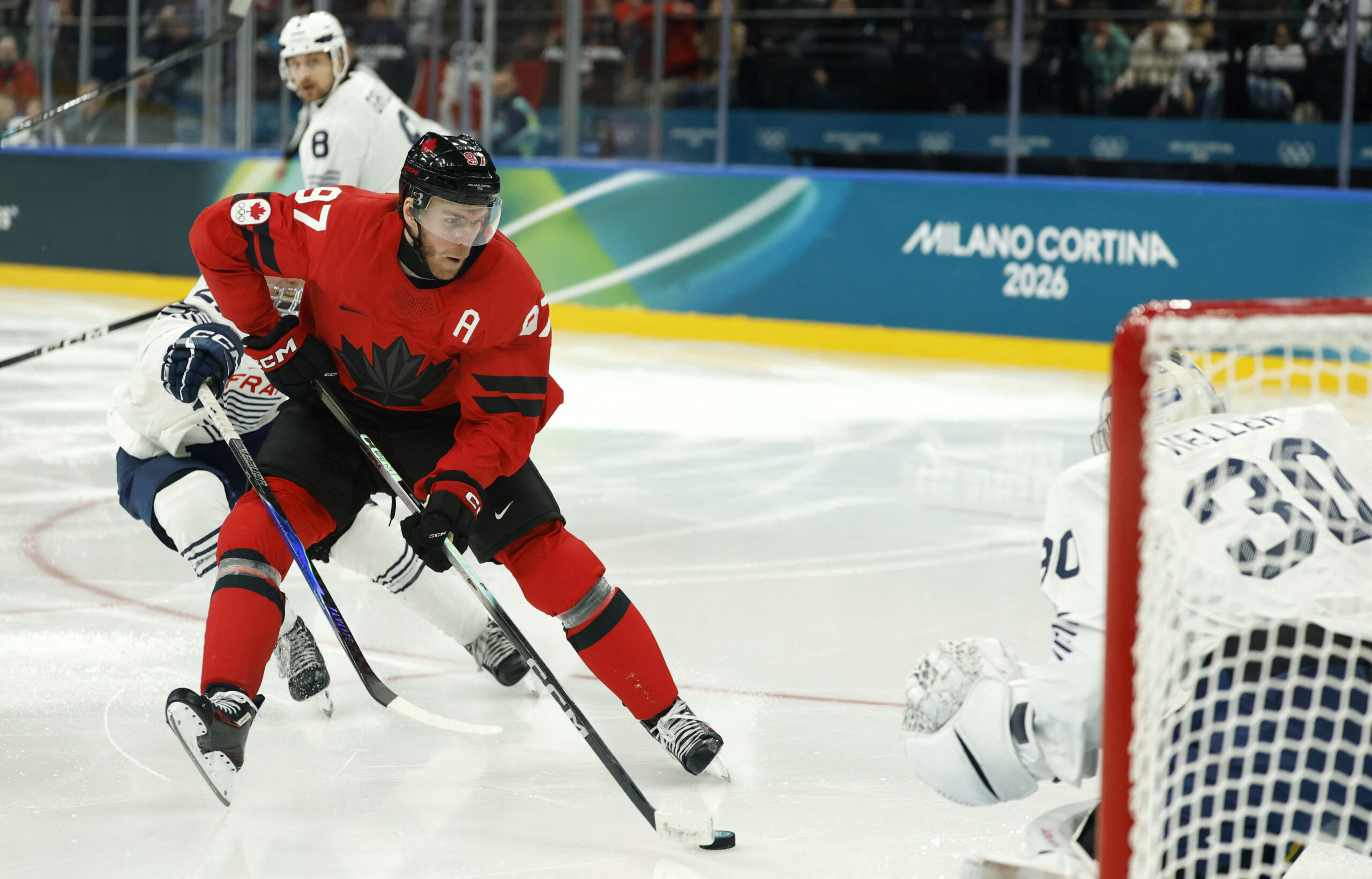 冬奥冰球半决赛：加拿大VS芬兰，金牌战前瞻与关键球员深度分析