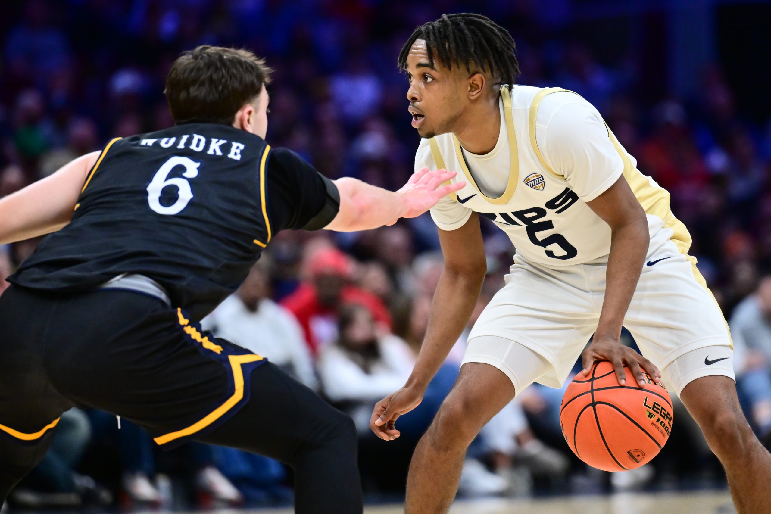 MAC锦标赛决赛：阿克伦vs托莱多前瞻，谁能问鼎冠军？