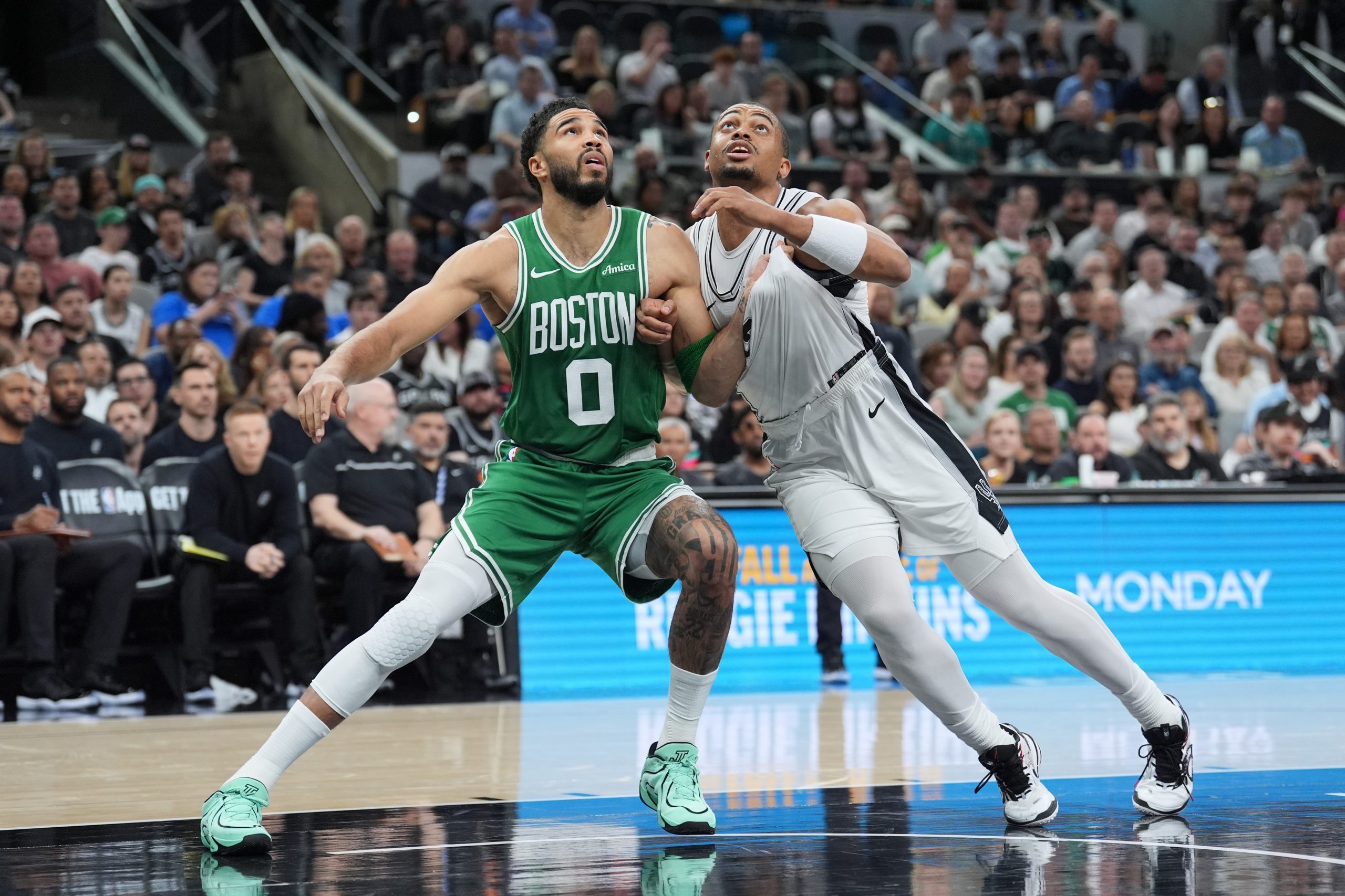 勇士VS凯尔特人：伤兵满营金州挑战绿军，塔图姆与波杰姆斯基成焦点