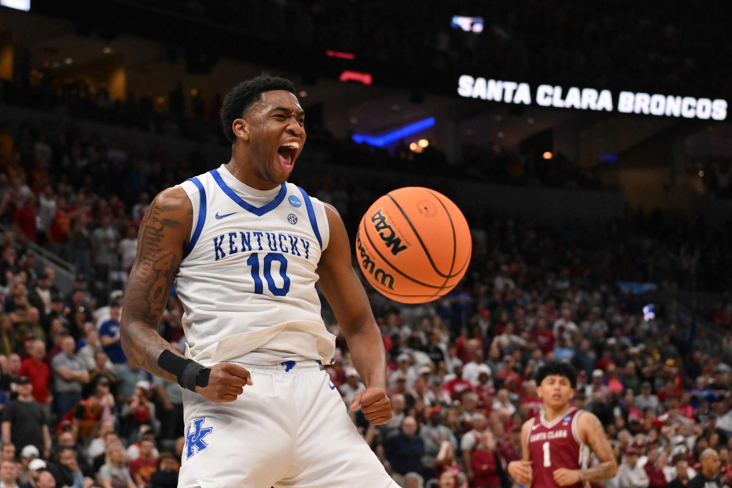 NCAA疯狂三月：肯塔基大学绝杀续命，次轮遭遇爱荷华州大能否再创奇迹？