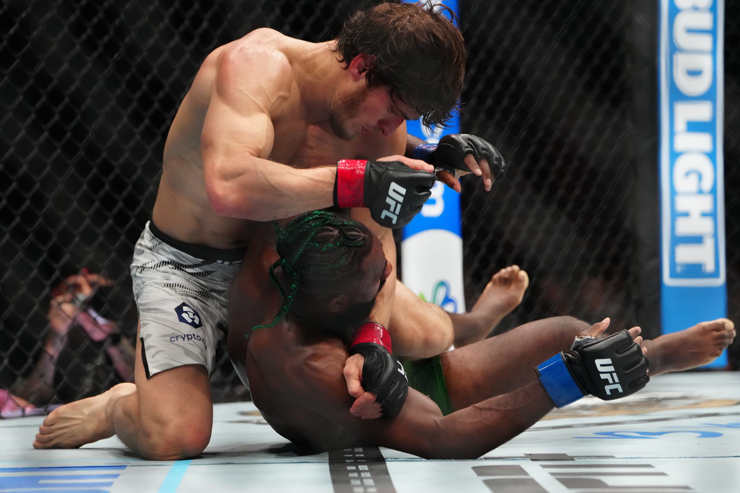 UFC伦敦站：不败对决！埃夫洛耶夫VS墨菲，谁能笑到最后？