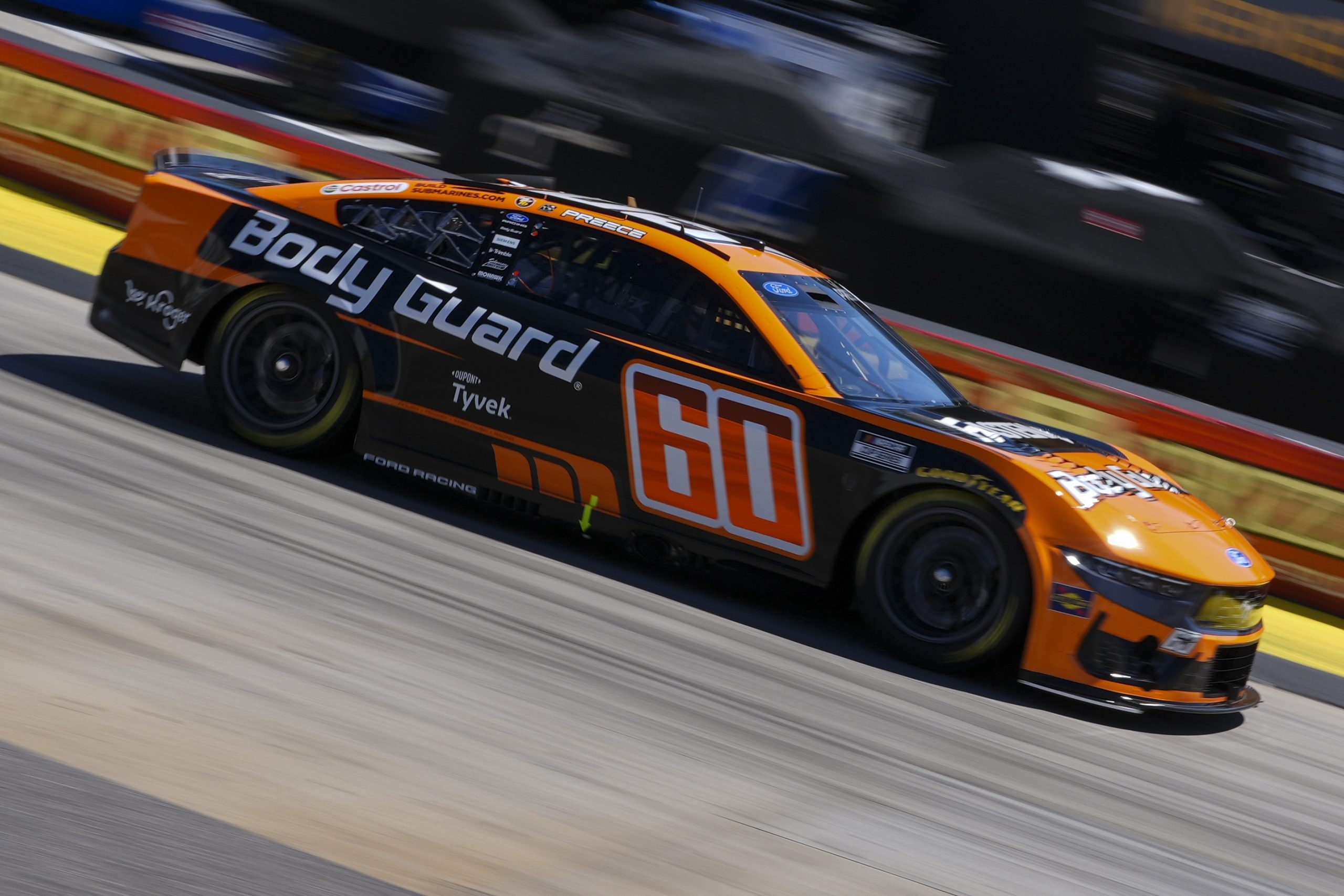 纳斯卡库克奥特400:马丁斯维尔混战,普里斯复仇记与赔率深度解析 纳斯卡库克奥特400:马丁斯维尔混战,普里斯复仇记与赔率深度解析