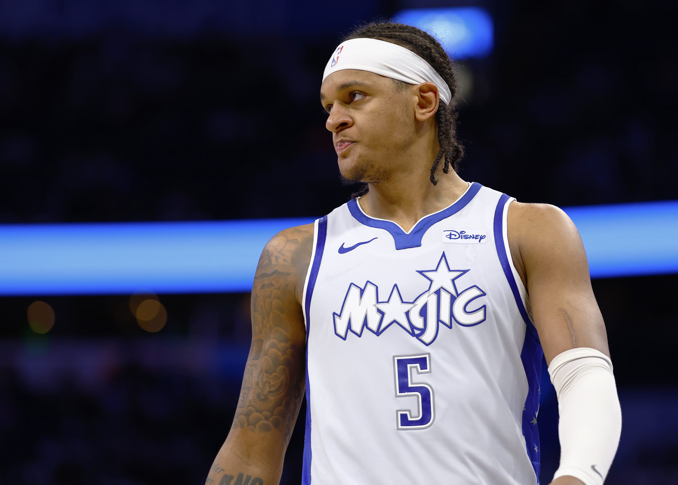 老鹰VS魔术：东部对决深度解析，两大核心球员数据预测