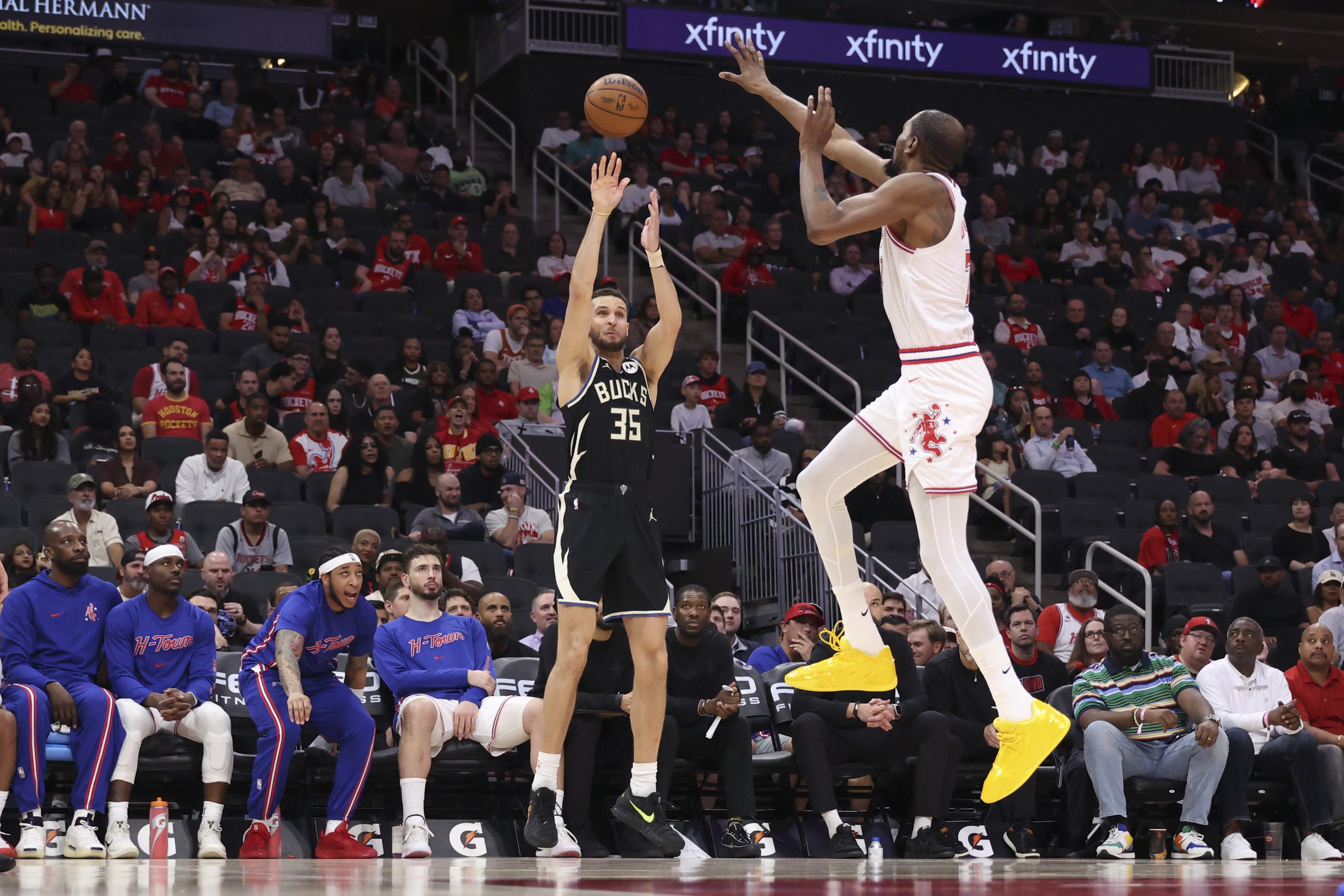 NBA焦点:灰熊客战雄鹿,季后赛边缘的生死对决! NBA焦点:灰熊客战雄鹿,季后赛边缘的生死对决!