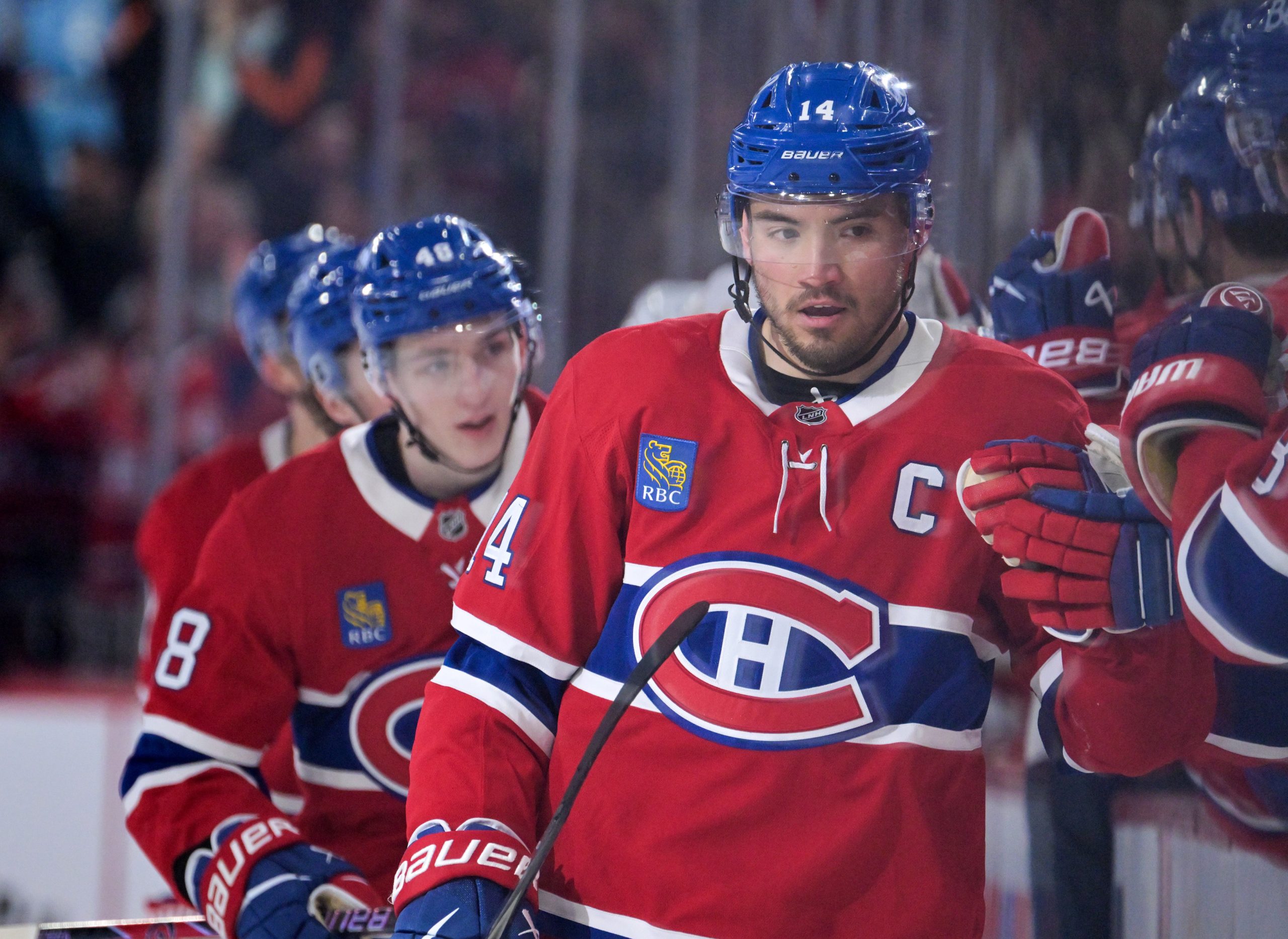 NHL焦点战：蒙特利尔加拿大人主场迎战坦帕湾闪电，黑马能否延续连胜？