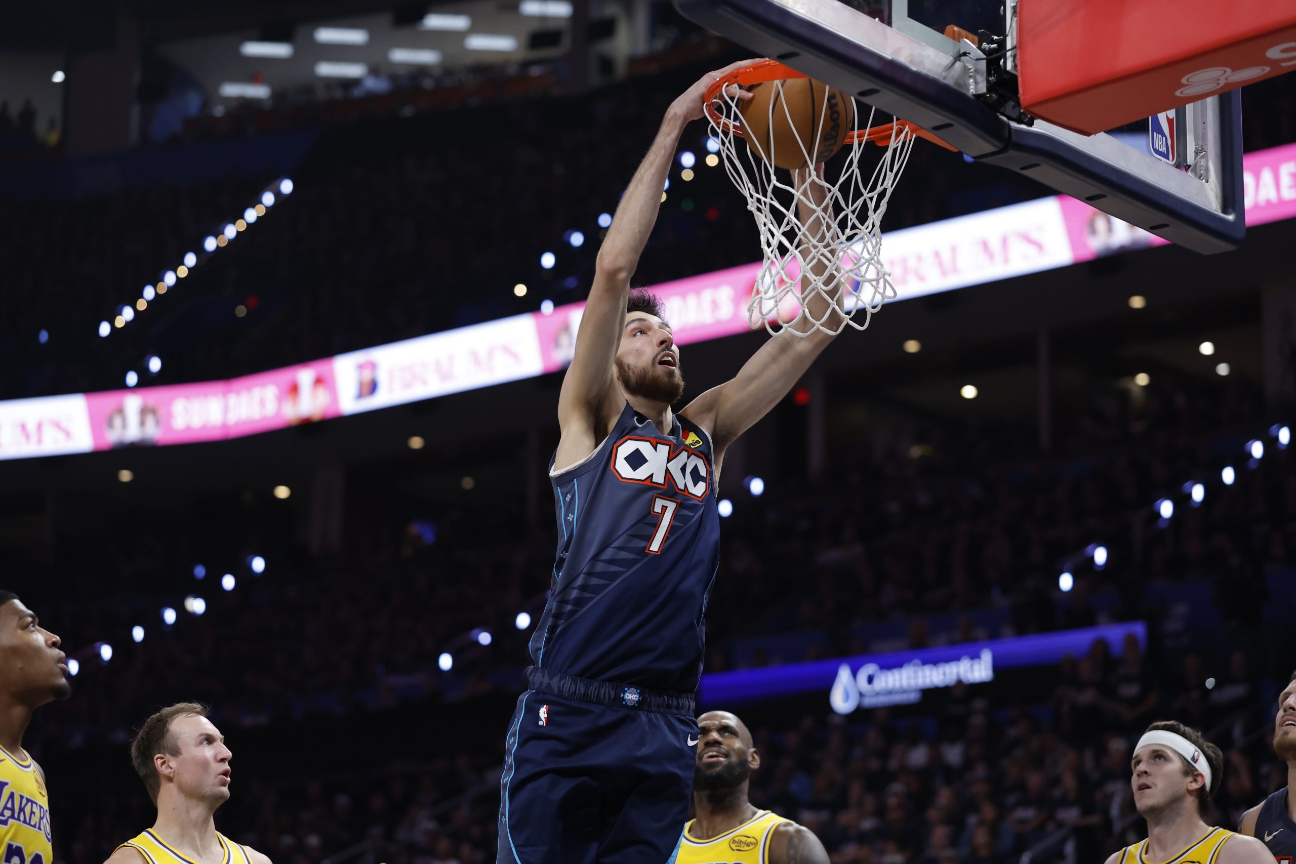 NBA季后赛G3：雷霆湖人内线对决，霍姆格伦与艾顿数据前瞻