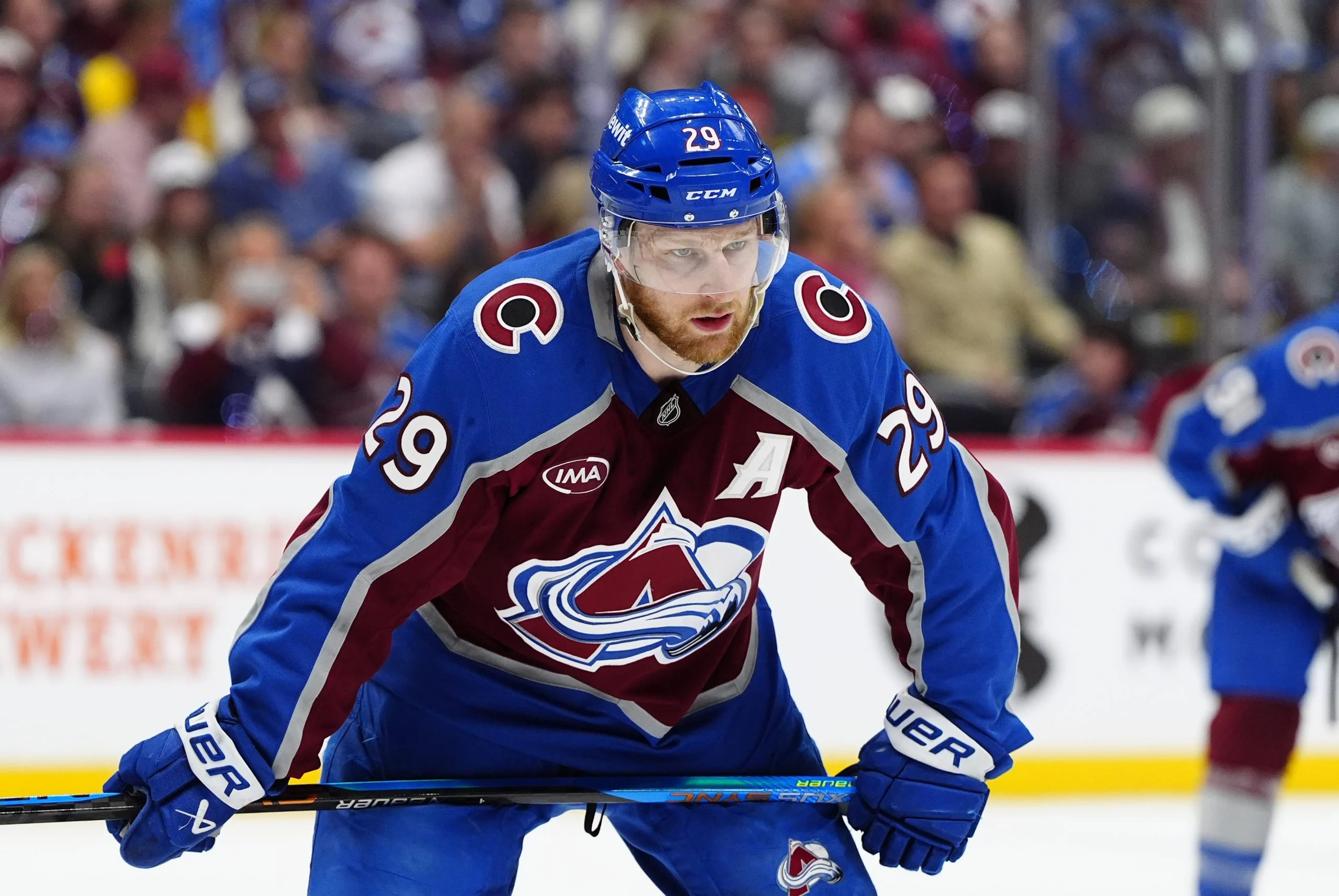 NHL西决惊天逆转:金骑士客场两连胜,雪崩队命悬一线 NHL西决惊天逆转:金骑士客场两连胜,雪崩队命悬一线