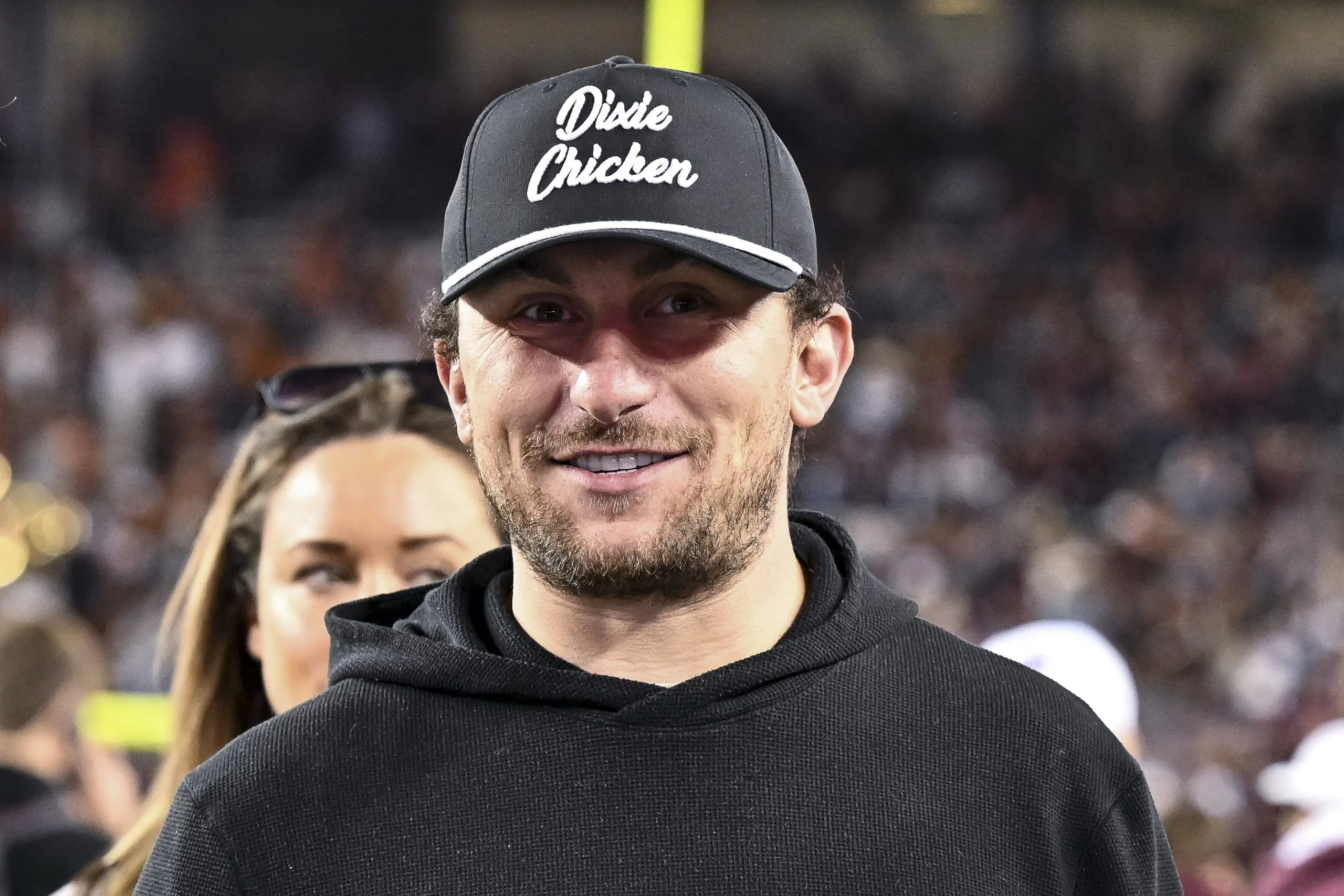 曼泽尔VS梅纳里:前NFL球星跨界格斗,赔率分析与投注指南 曼泽尔VS梅纳里:前NFL球星跨界格斗,赔率分析与投注指南