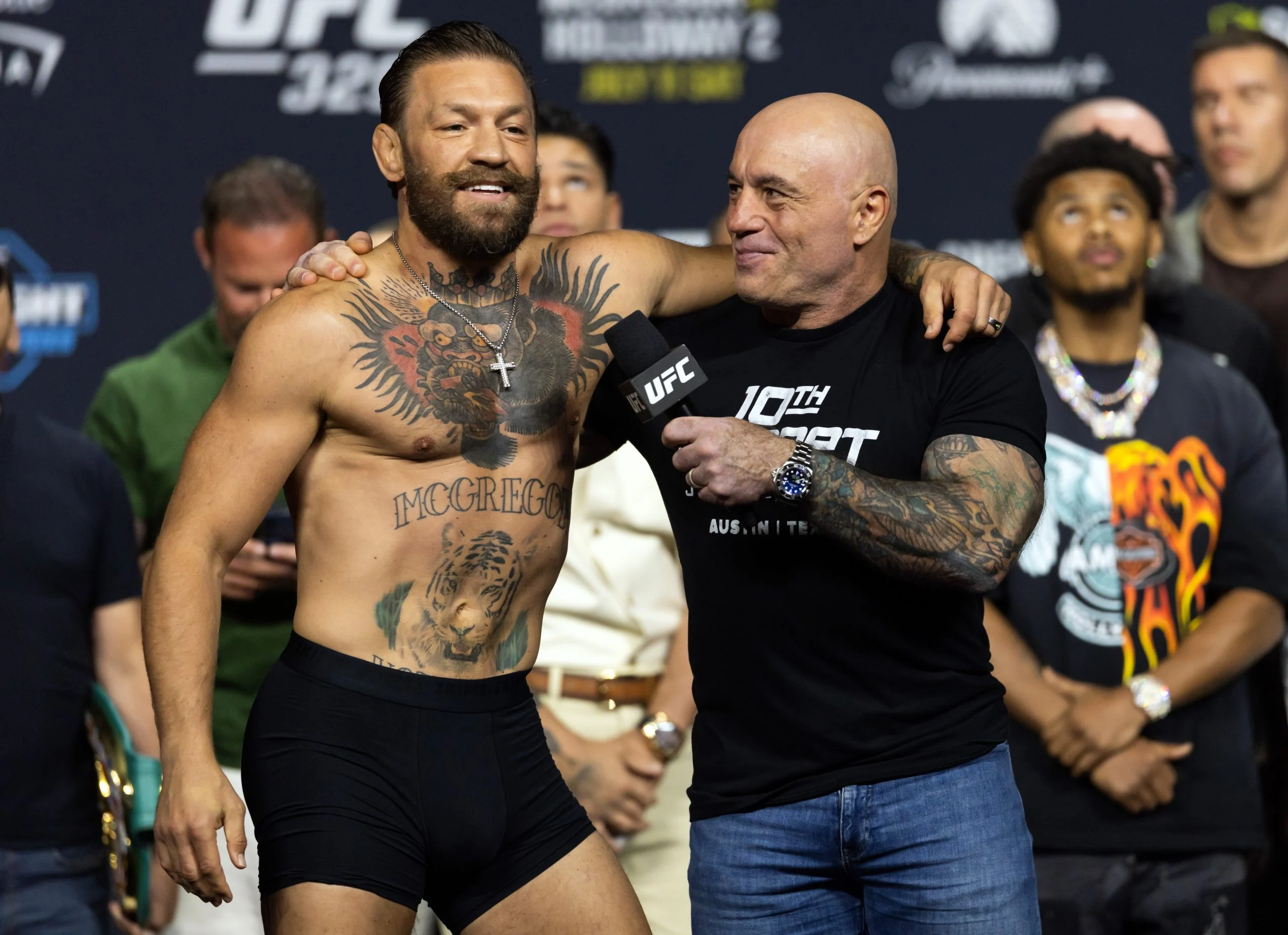 UFC 329重磅回归：麦格雷戈五年复出战霍洛威，全卡赔率深度解析！
