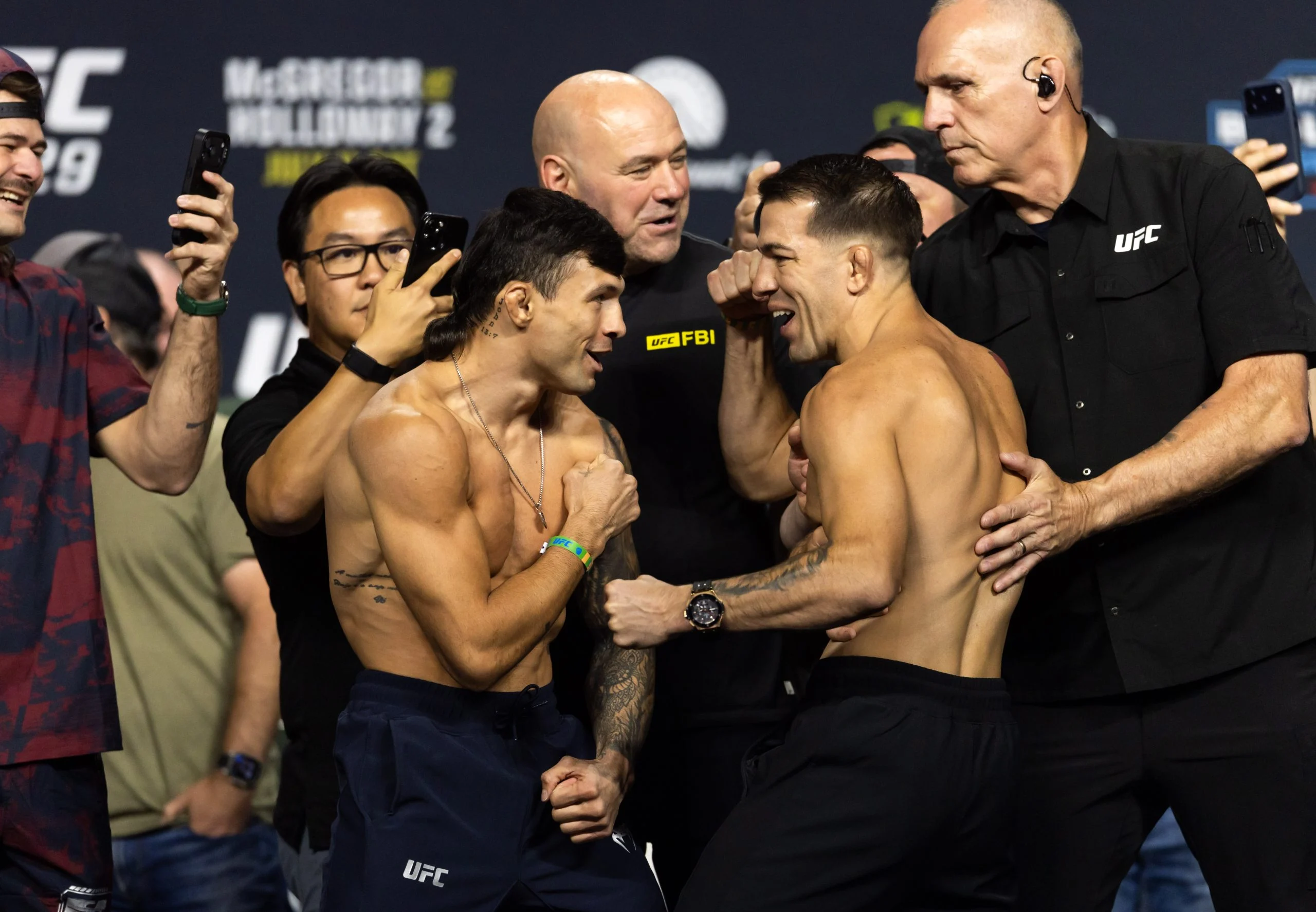 UFC 329揭幕战:摔跤手杜尔登能否爆冷击败科斯塔? UFC 329揭幕战:摔跤手杜尔登能否爆冷击败科斯塔?