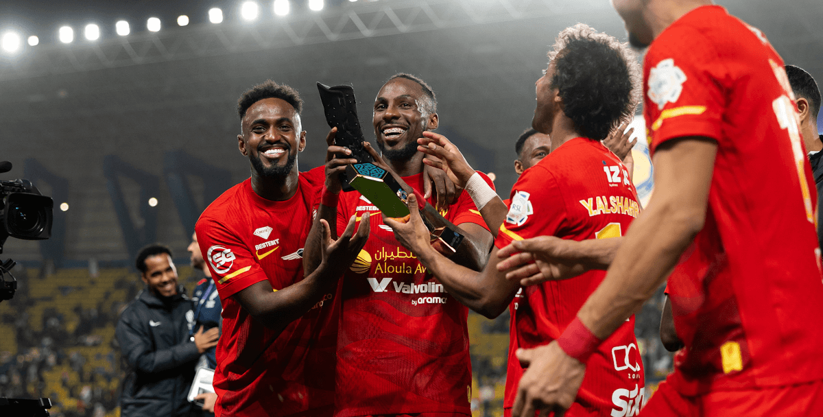 沙特联赛：卡迪西亚vs费哈——罗杰斯冲击榜首，费哈保级堪忧