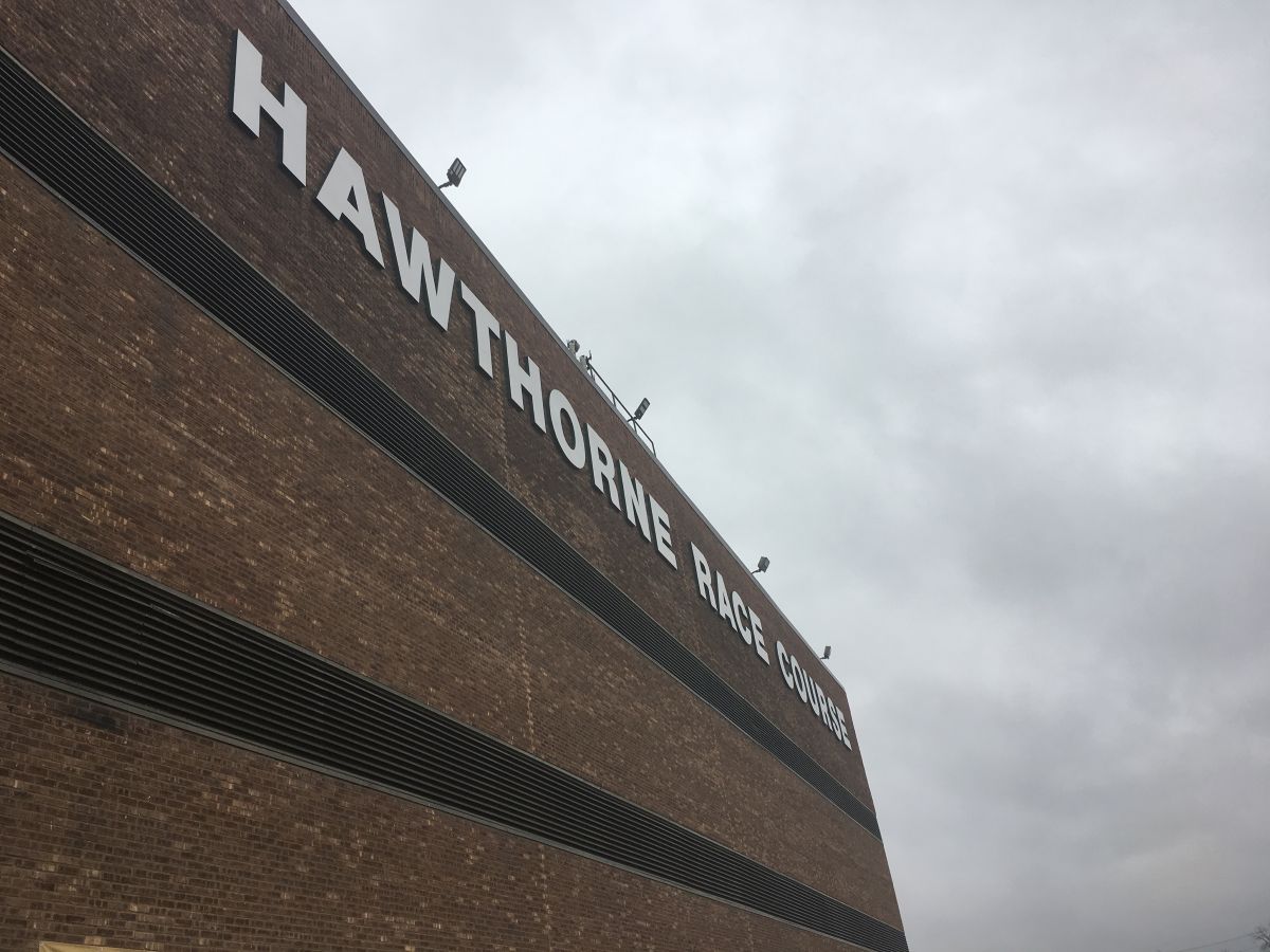 霍桑赛马场深陷危机：执照暂停、欠款缠身，新赌场伙伴能否力挽狂澜？