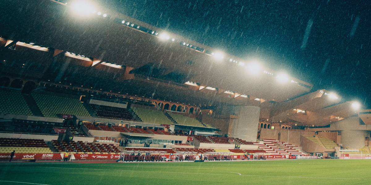 摩纳哥VS巴黎圣日耳曼：欧冠淘汰赛首回合，法甲内战一触即发