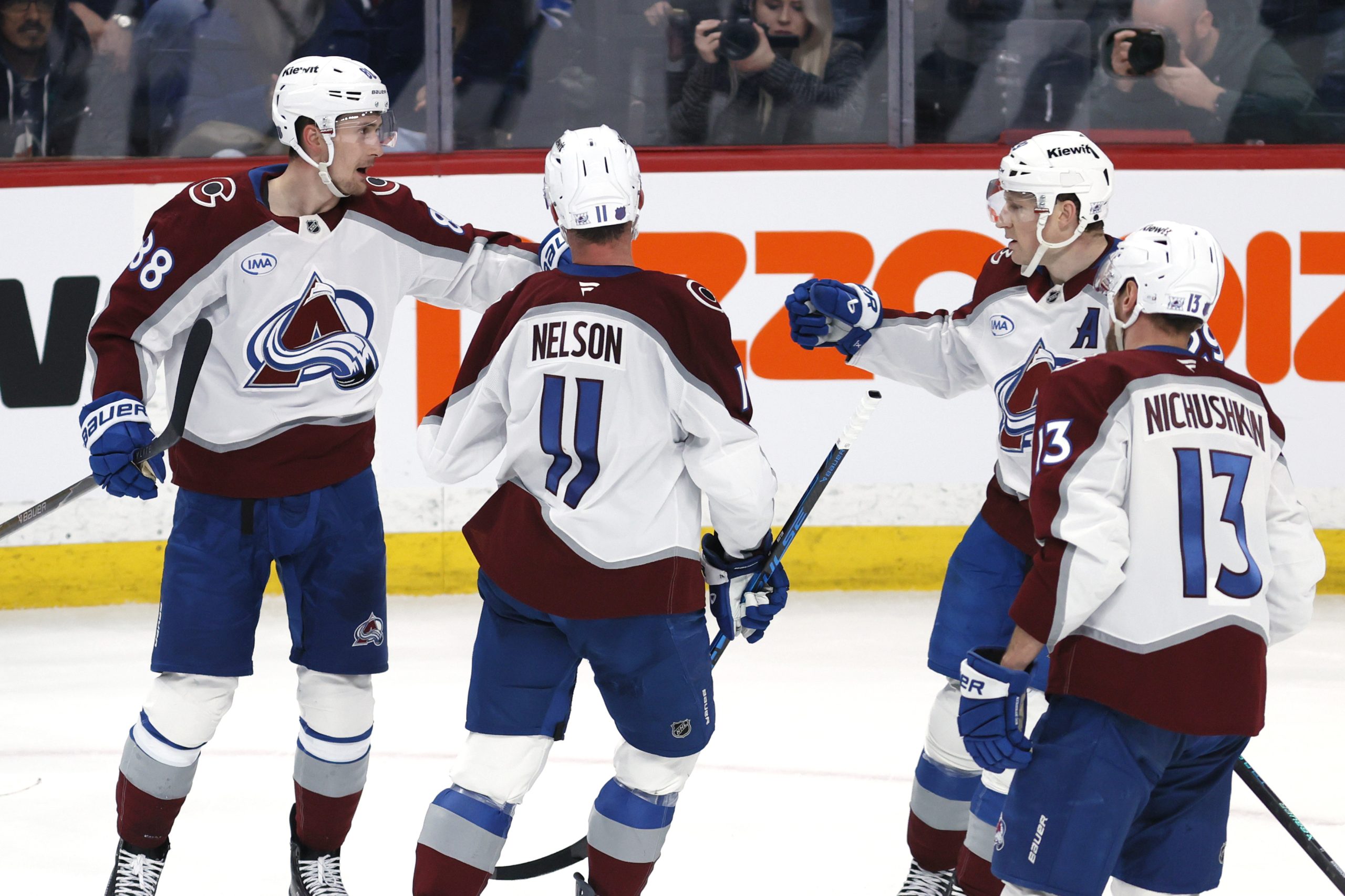 NHL冰球：企鹅vs雪崩前瞻，大球趋势与关键球员分析