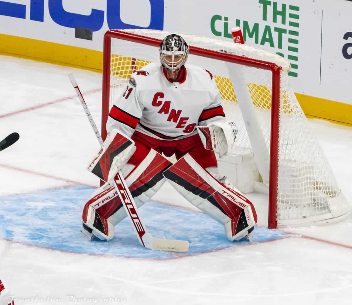 NHL季后赛G2：飓风主场再战参议员，防守大战一触即发！