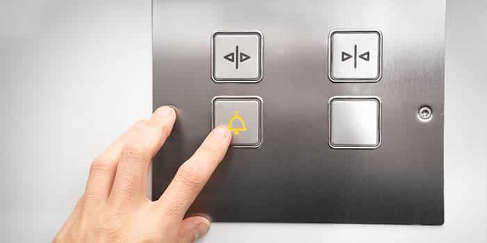 韦恩堡赌场项目引爆争议：匿名团体“拯救韦恩堡”与官方支持者激烈交锋