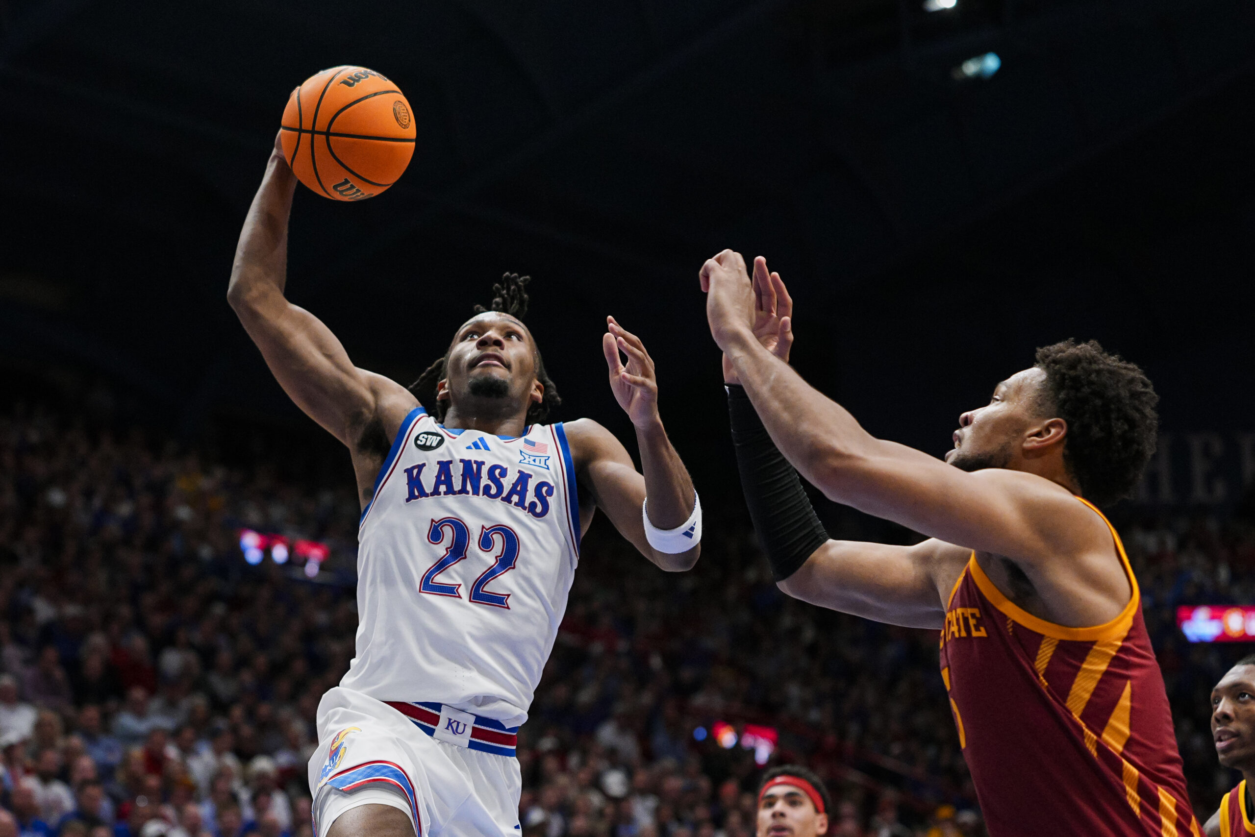 堪萨斯VS爱荷华州立：榜首大战前瞻，达林·彼得森回归能否助飞捷鹰？