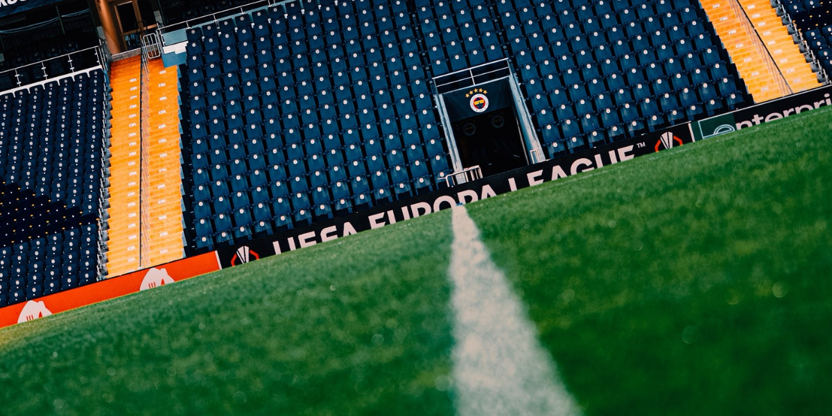 欧联杯附加赛：费内巴切主场迎战诺丁汉森林，谁能抢占晋级先机？