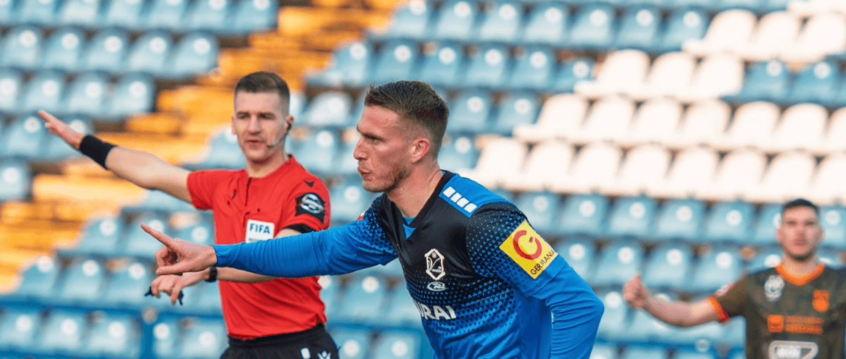 1. HNL前瞻：萨格勒布迪纳摩客战瓦拉日丁，榜首之争与欧战梦想的碰撞