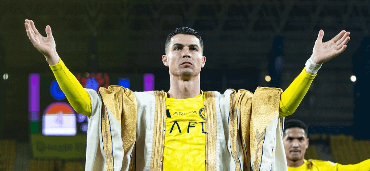 C罗30岁后狂轰500球创历史，利雅得胜利登顶沙特联赛