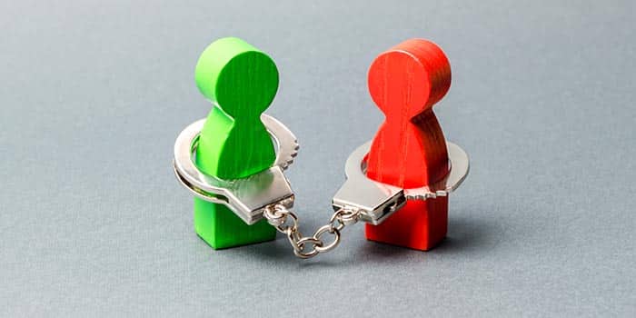 震惊！澳洲知名律师涉嫌千万赌博诈骗被捕，日掷15万澳元豪赌