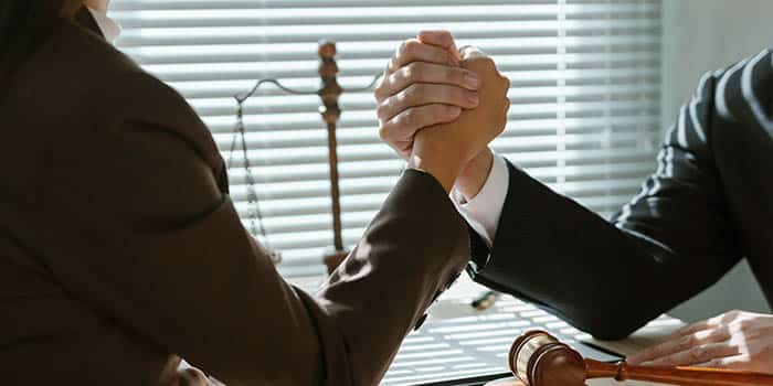 进化论与黑魔方法律战升级：神秘“光谱报告”成焦点，Playtech浮出水面