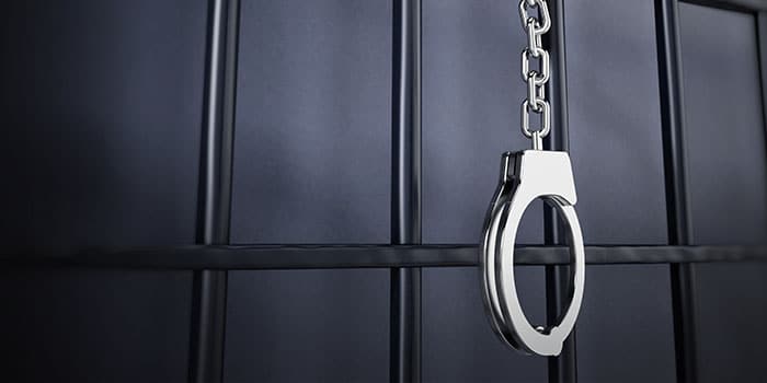 亿万富翁中奖后乐极生悲：前囚犯袭警案最新进展