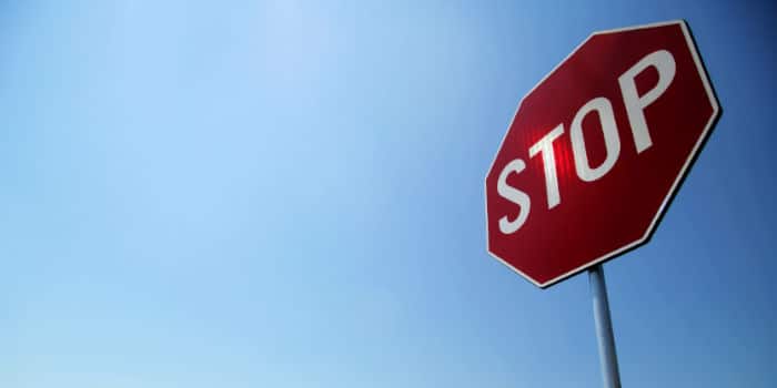 阿丁·罗斯直播豪赌失控：版主紧急介入，55万美金险象环生