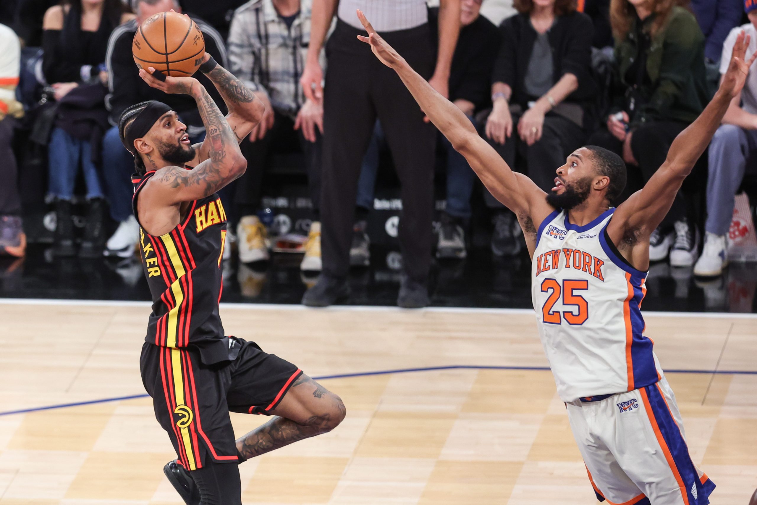 尼克斯vs老鹰：伤病与数据揭示的NBA投注金矿