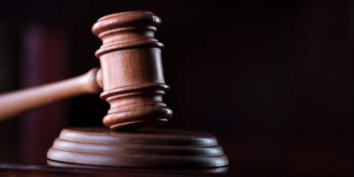 震惊！明尼苏达女子挪用百万公款，沉迷赌博终落法网