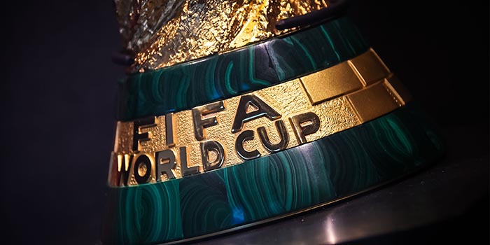 世界杯重磅炸弹：FIFA铁腕清退非官方赞助，场馆更名与博彩业机遇挑战