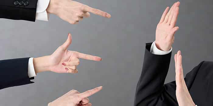 直播圈撕X大战：HasanAbi怒批xQc赌博内容，反遭“伪君子”回击