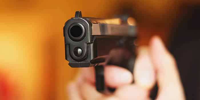 德州赌场枪击案：嫌犯精神评估获批，审判走向成焦点