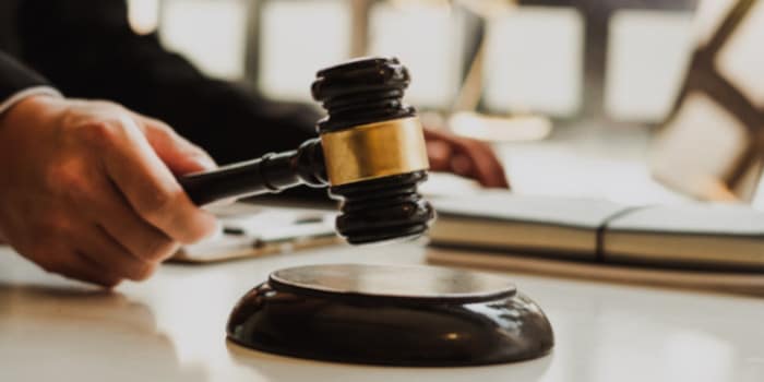 马萨诸塞州前议员诈骗案：挪用公款赌博，索回80万养老金引争议