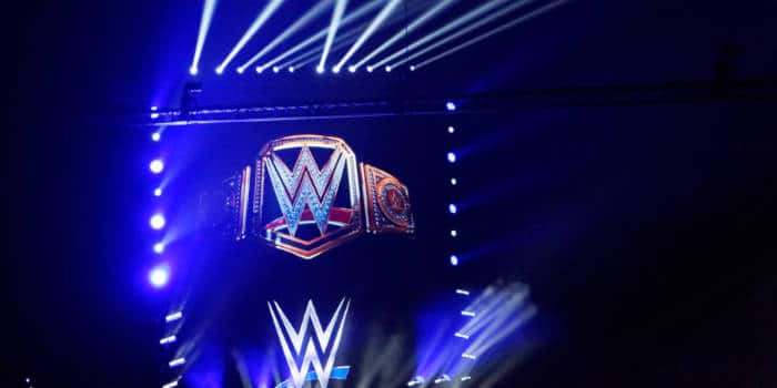 摔角狂热42：现场观众下滑，但线上影响力创新高